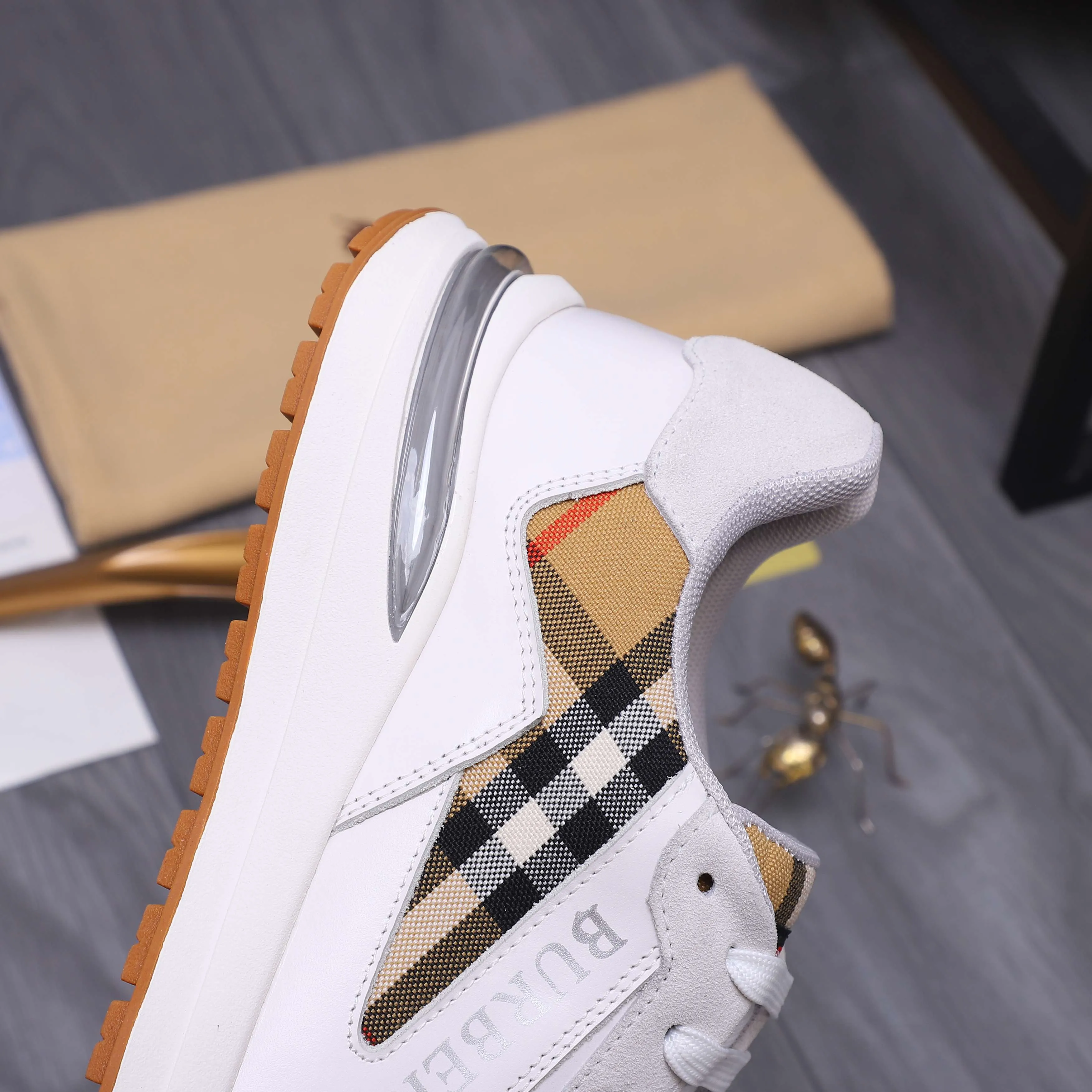 Men's shoes 💰442 Product trademark: Burberry "Burberry" casual shoes Regular size: 38-44 Product material: Selected cowhide stitching upper Breathable mesh lining Rubber outsole